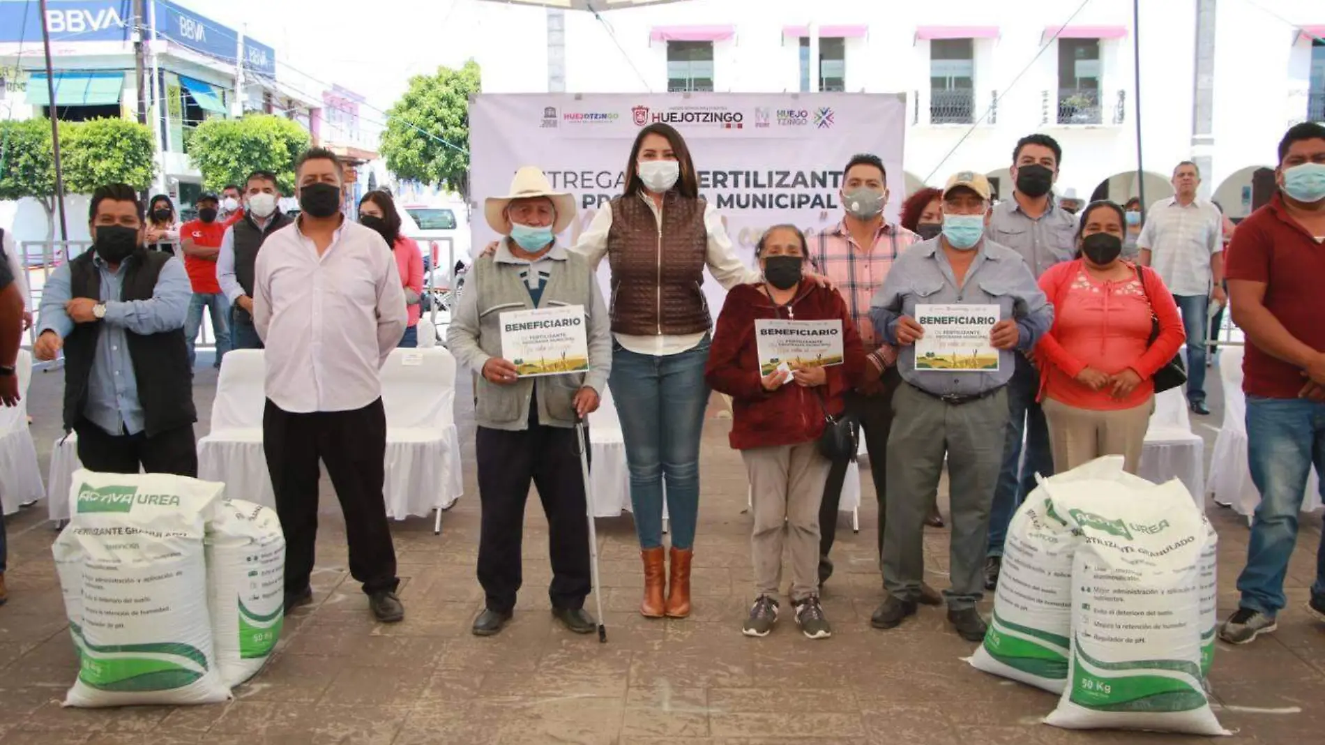 Entrega Angélica Alvarado 107 toneladas de fertilizante a productores de Huejotzingo